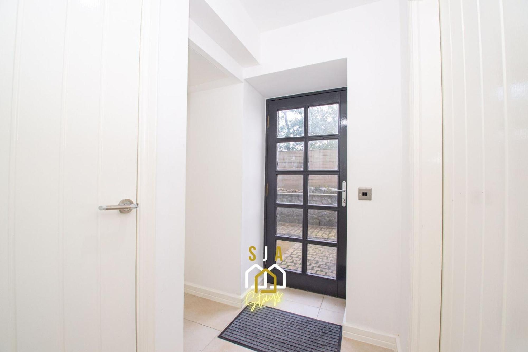 Affleck 1 - Sja - Modern 2 Bed - With Parking