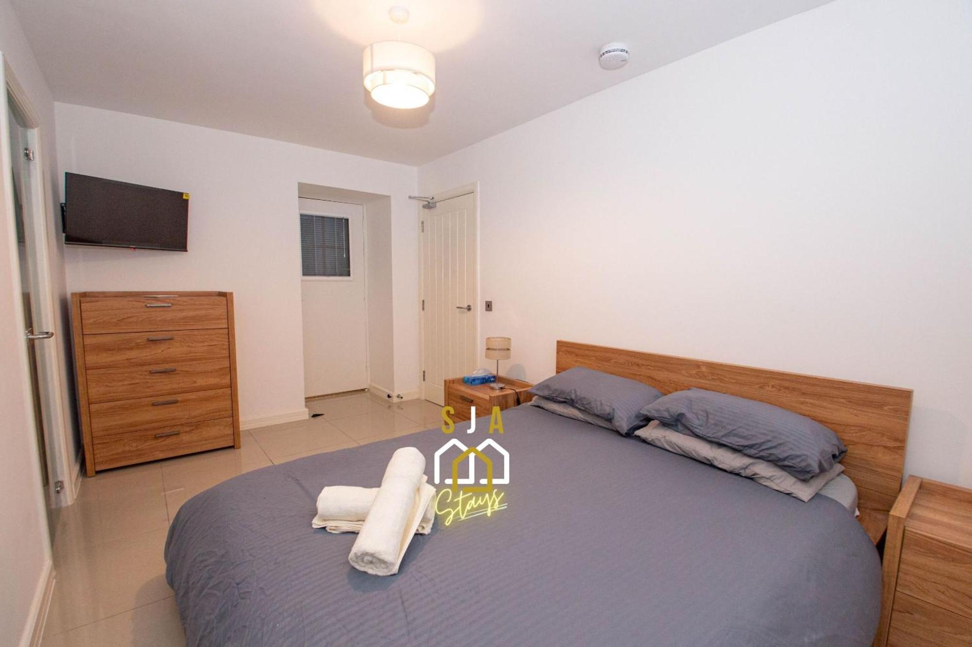 Affleck 1 - Sja - Modern 2 Bed - With Parking *