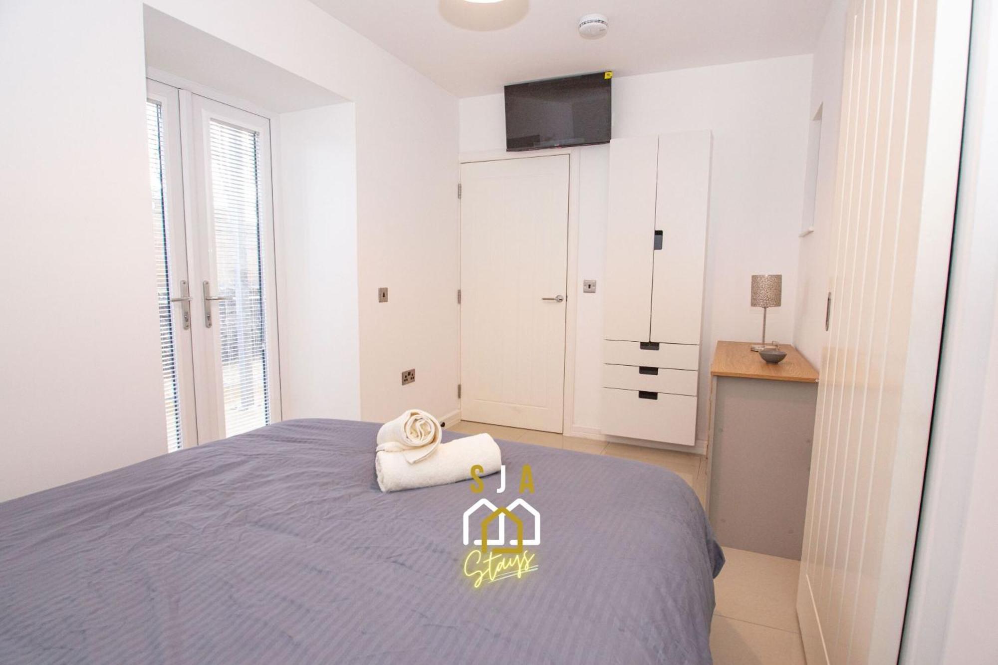 Affleck 1 - Sja - Modern 2 Bed - With Parking Apartment *