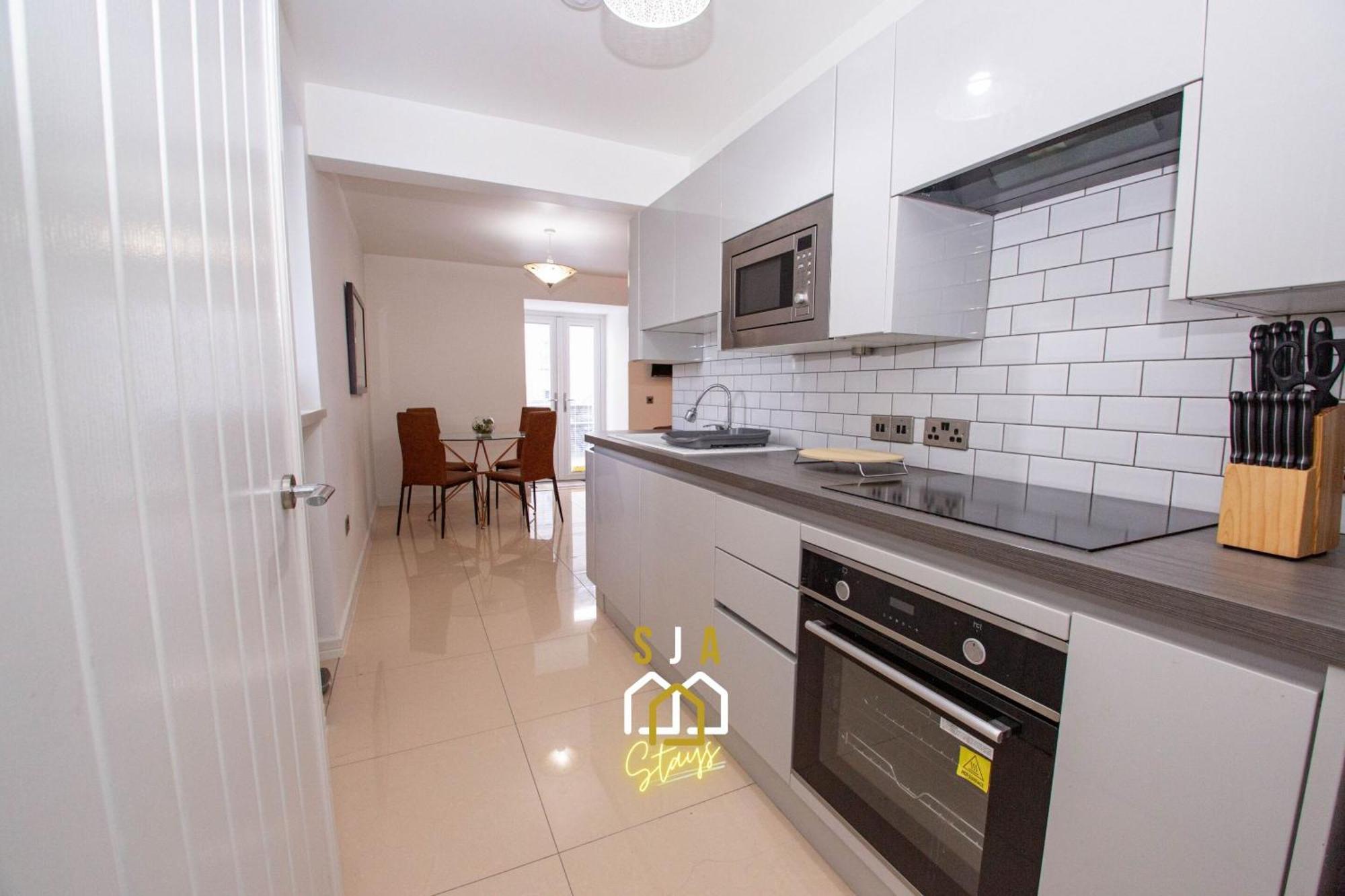 Affleck 1 - Sja - Modern 2 Bed - With Parking Apartment