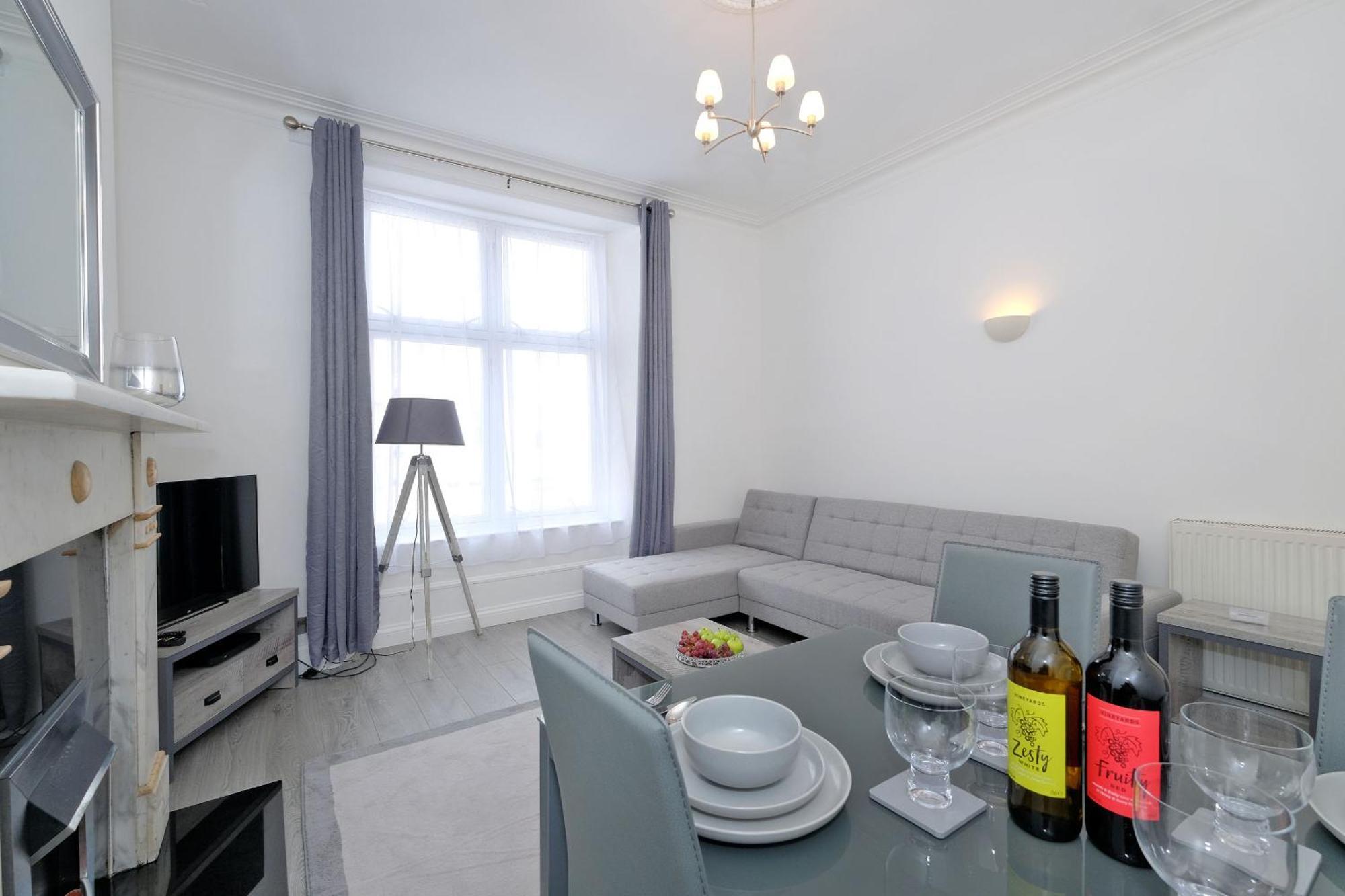 Stunning 2 Bed Centre Union Grove * Aberdeen