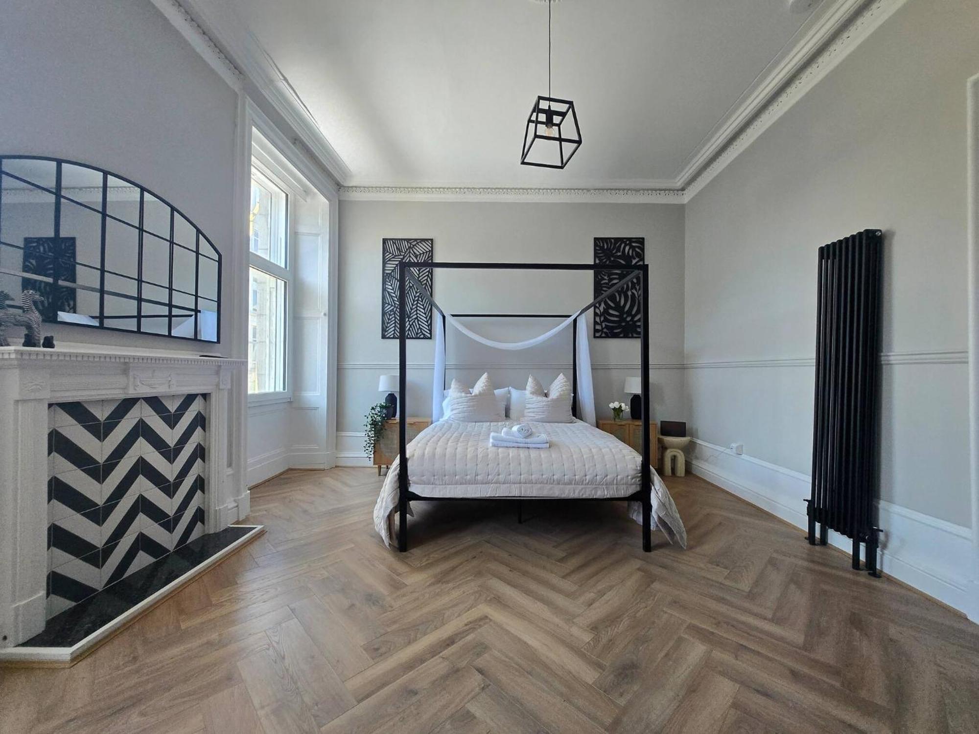 Luxury W/ 3 Beds + 24hr Check-in Apartment *