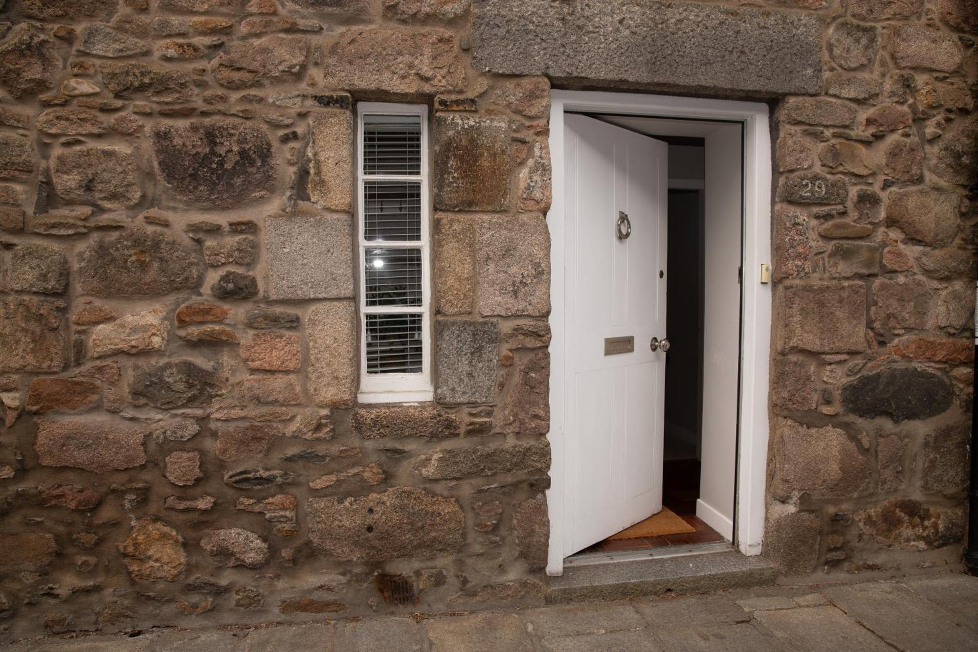 Snow Cottage, Old Aberdeen, 3 Bedroom Luxury Holiday home Aberdeen