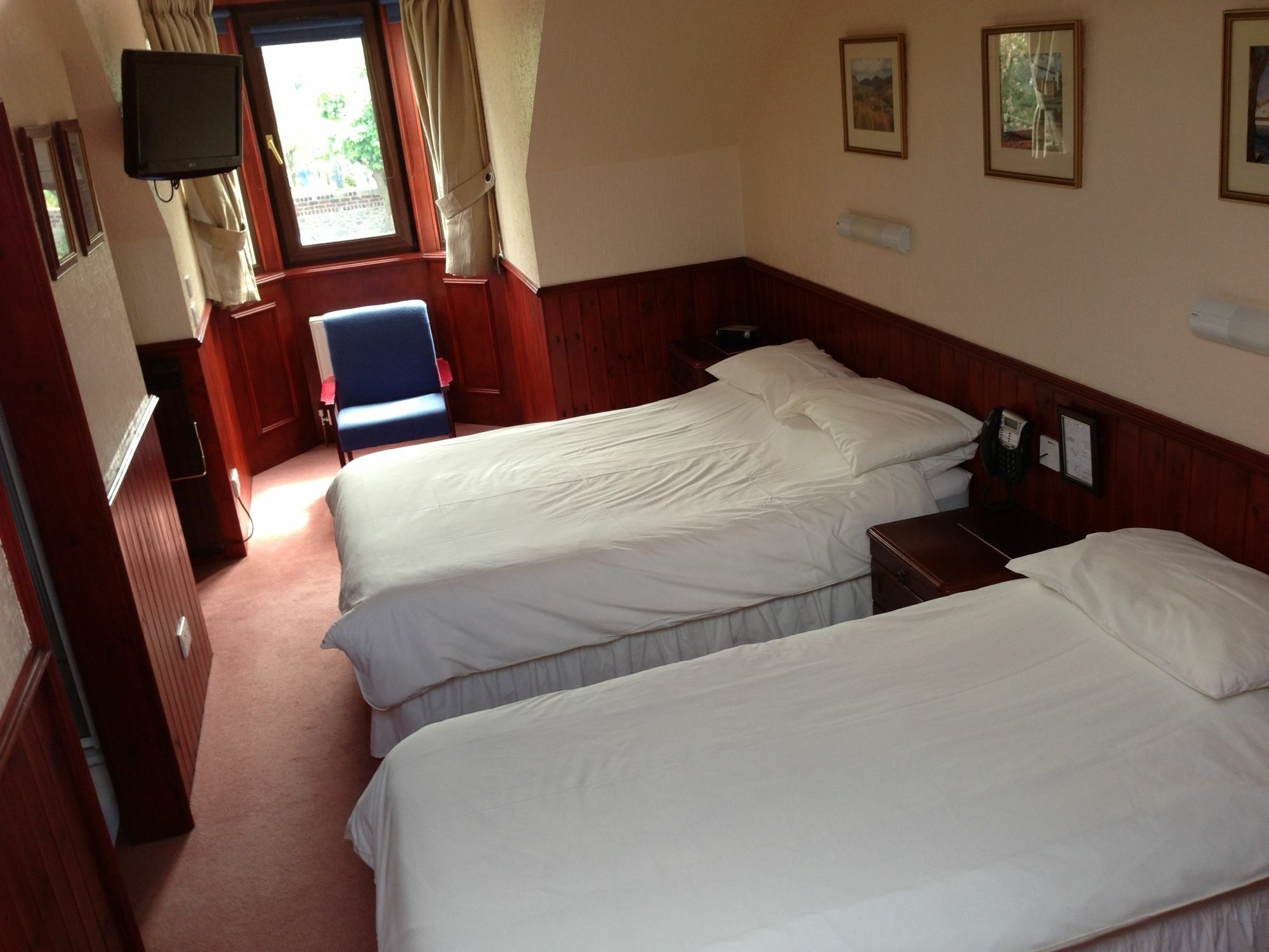 Beeches 3*