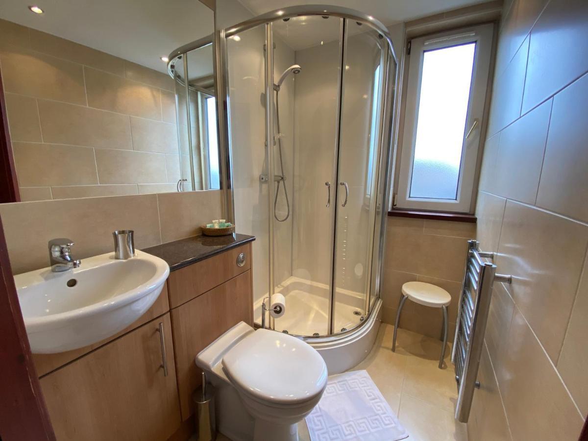 Guest house The Royal Crown