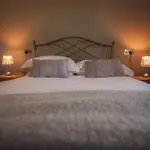 2 Bed Blackburn Village Apt With Wifi & Parking