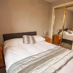 City Centre Executive 2 Bed Apartment With Wifi & Parking