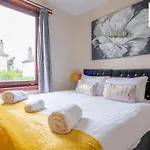 Sensational Stay Short Lets & Serviced Accommodation 2 Bedroom Apartment Aberdeen, Middlefield Place