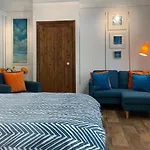 Gallery Cottage