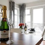 Parkhill Luxury Serviced Apartments - Hilton Campus