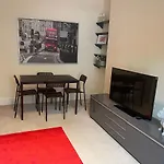 Beautiful 2 Bedroom Apartment- Prime Location, Aberdeen Centre