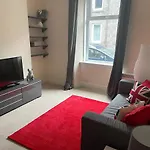 Beautiful 2 Bedroom Apartment- Prime Location, Aberdeen Centre