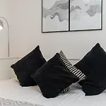 Executive Apartment, Free Parking, West End