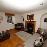 Unique 2 Bedroom Cottage In Fittie