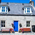 Unique 2 Bedroom Cottage In Fittie