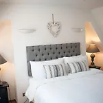 Unique 2 Bedroom Cottage In Fittie