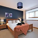 Sensational West End Living With Bicocca Stays