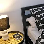 Sensational West End Living With Bicocca Stays