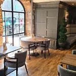 Royal Athenaeum Suites