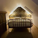 Historic Cottage In The Heart Of Old Aberdeen.