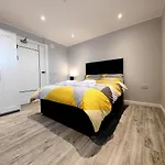 Private Room In Exclusive Apartment