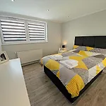 Private Room In Exclusive Apartment