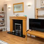 Modern Aberdeen City Apartment Free Parking