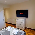 Private Room In Modern Apartment