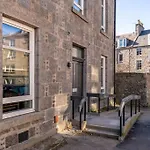 Remodelled Luxury 3 Bed Apartment