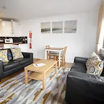 Thistle Apartments - Rose Apartment