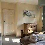 Stunning Cozy Three Bedroom House Near Ari