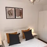 Spacious Elegant 2-Br Apartment In Aberdeen City Centre