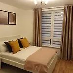Spacious Elegant 2-Br Apartment In Aberdeen City Centre