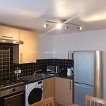 Spacious Elegant 2-Br Apartment In Aberdeen City Centre