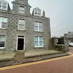 Modern & Cosy Apartment In The Heart Of The Historic Old Town Of Aberdeen, Free Wifi, Free Parking