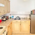 Ground Floor Central 1 Bed With Parking