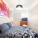 Charles Apartment