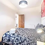 Charles Apartment