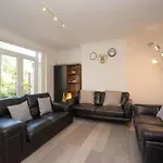 Dwellcome Home Ltd 5 Double Bedroom 2 And A Half Bathroom Aberdeen House, Free Drive Parking, Garden, Fast Wifi, Lovely Quiet Street, Ideal For Long Term Contractor, Corporate Etc Stays - See Our Site For Assurance