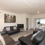Dwellcome Home Ltd 5 Double Bedroom 2 And A Half Bathroom Aberdeen House, Free Drive Parking, Garden, Fast Wifi, Lovely Quiet Street, Ideal For Long Term Contractor, Corporate Etc Stays - See Our Site For Assurance