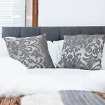 The Summit West End -Cosy Flat In Central Location