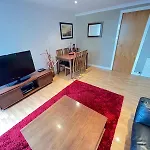 Lovely Two-Bed Apt