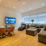 2 Bed 2 Bath Spacious Apartment In Central Aberdeen
