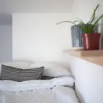 Contemporary City Studio Apartment 2 Minutes From Station