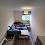 Lovely, Comfortable And Bright 3 Bedroom Top Floor Flat In City Centre