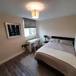 Lovely, Comfortable And Bright 3 Bedroom Top Floor Flat In City Centre