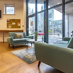Bright And Chic Private Ensuite Rooms With Shared Kitchen At Pittrodrie Street For Students Only