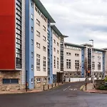 Bright And Chic Private Ensuite Rooms With Shared Kitchen At Pittrodrie Street For Students Only