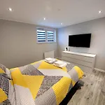 Private Room In Exclusive Apartment