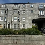 Wonderful Flat And Roommate